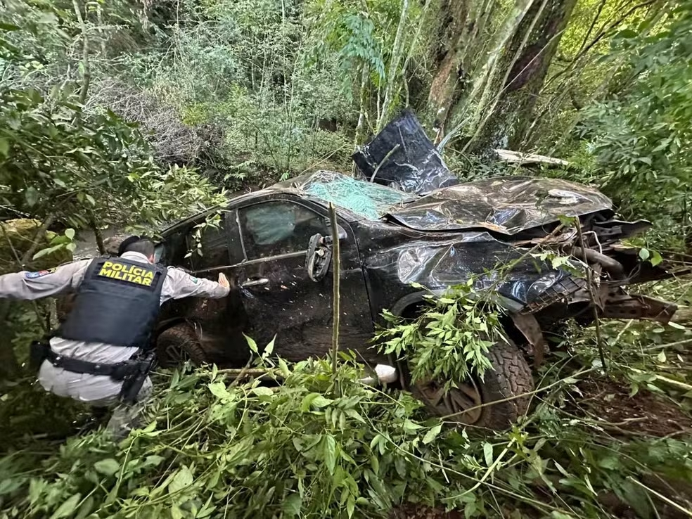 Adolescente capota caminhonete carregada com mais de 1 tonelada de maconha no Paran&aacute;