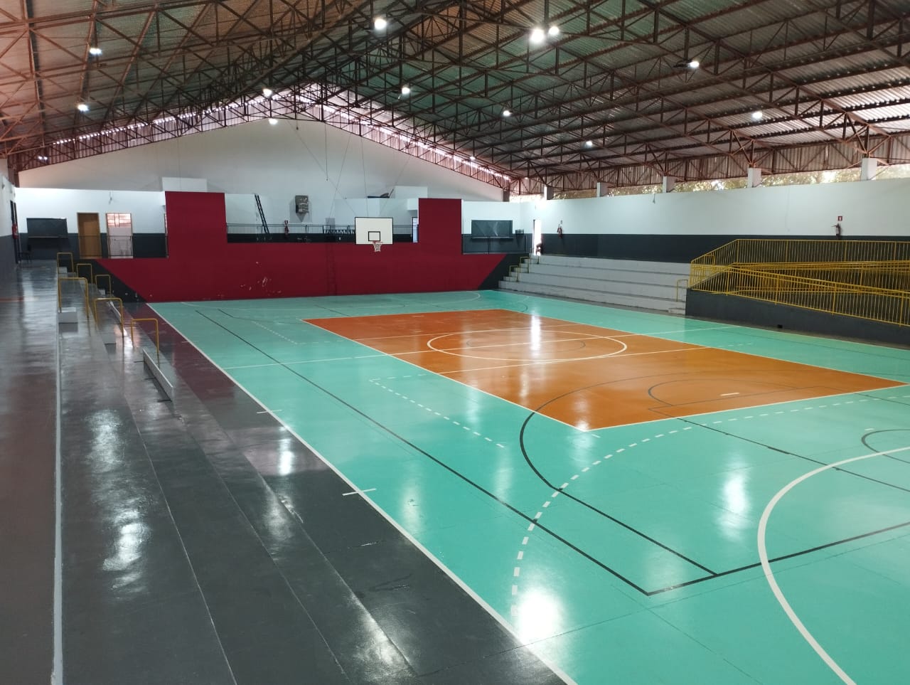 Gin&aacute;sios de Margarida e Iguipor&atilde; s&atilde;o liberados para uso da comunidade e das escolas ap&oacute;s reformas