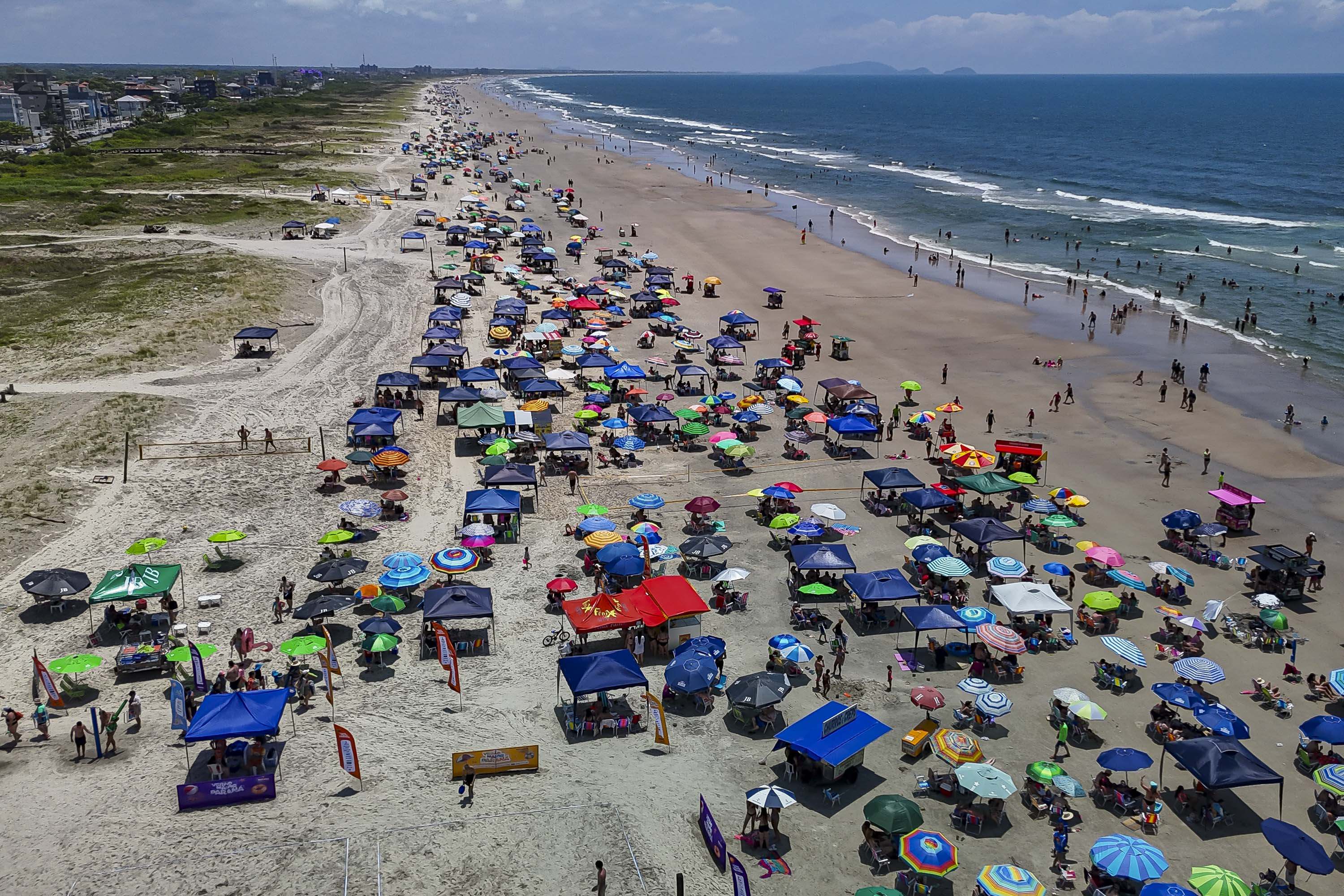 Blocos com chuva e sol: Carnaval ter&aacute; duas frentes frias no Paran&aacute;, prev&ecirc; Simepar