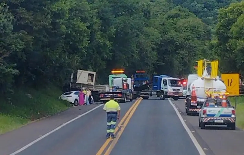Acidente com cinco ve&iacute;culos deixa feridos na BR-277, em Nova Laranjeiras