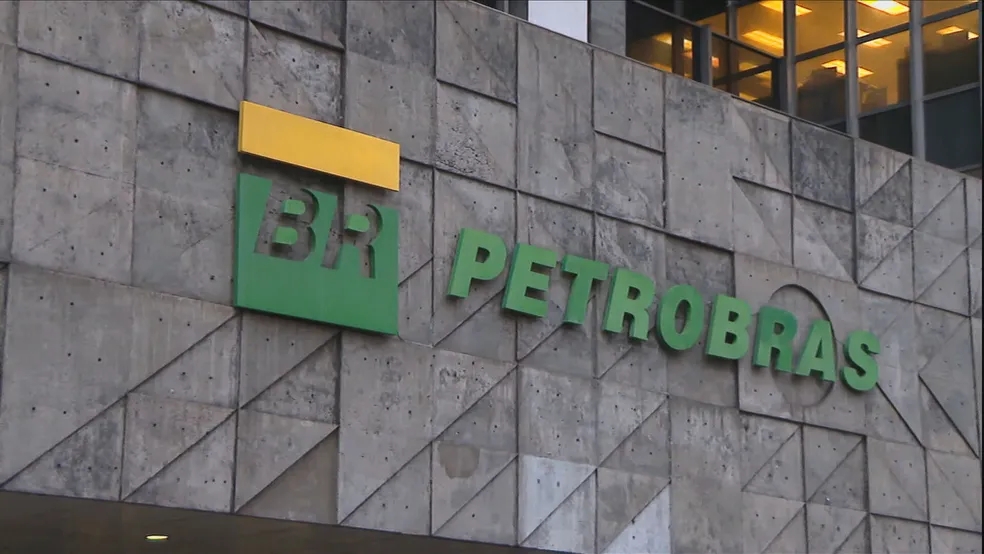 Petrobras reduz pre&ccedil;o da gasolina em 5,2% para distribuidoras