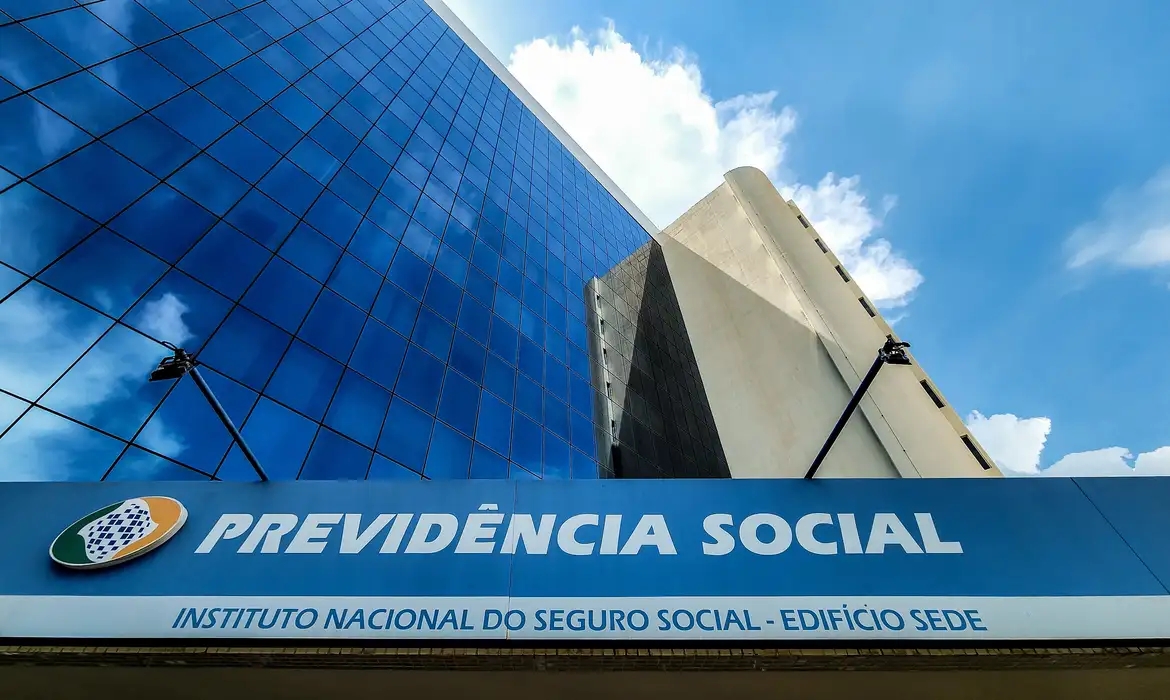 Sancionada lei que pro&iacute;be descontos em benef&iacute;cios do INSS