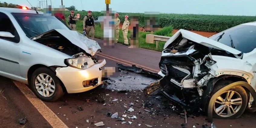 Grave acidente com ve&iacute;culo de Nova Santa Rosa deixa dois adultos e uma crian&ccedil;a feridos na PR-491 em Marechal Rondon