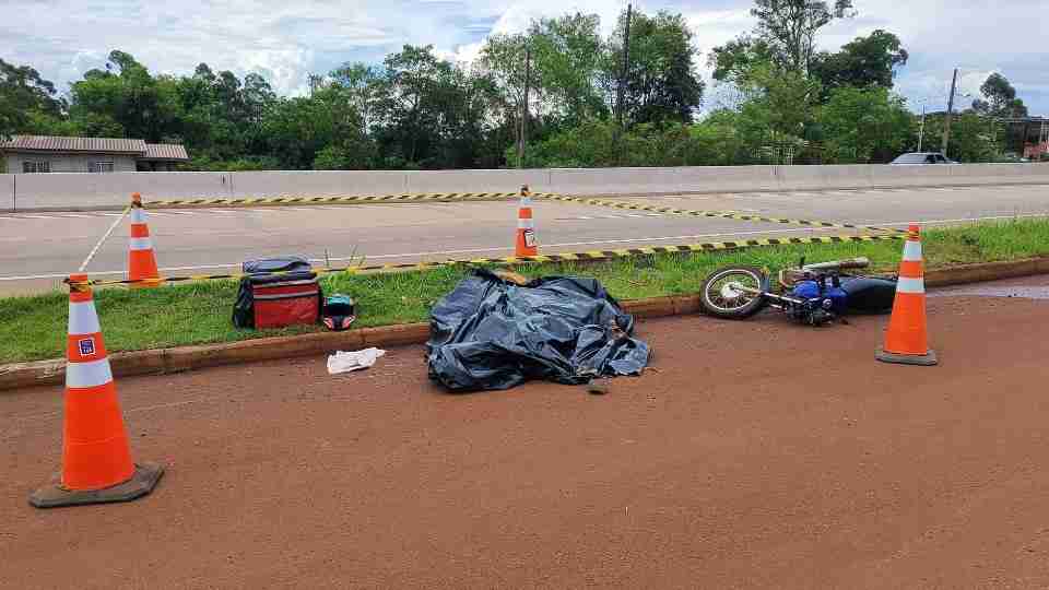 Acidente entre moto e caminh&atilde;o mata jovem na BR-163