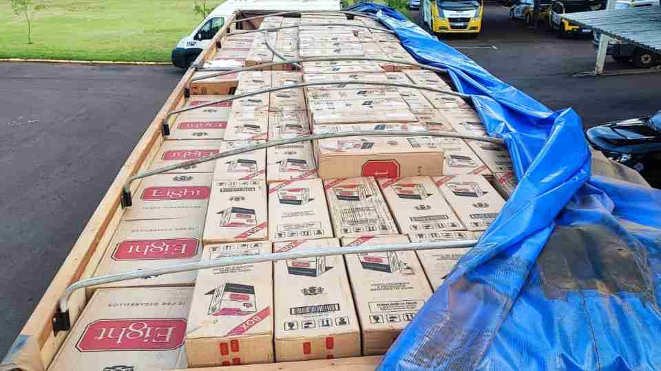 Caminh&atilde;o carregado com cigarros contrabandeados &eacute; apreendido em Toledo
