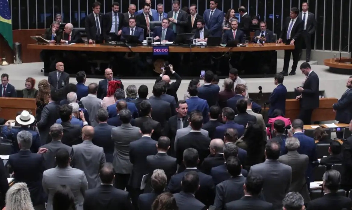 PL Antifac&ccedil;&atilde;o e PEC da Seguran&ccedil;a P&uacute;blica ficam para 2026 na C&acirc;mara