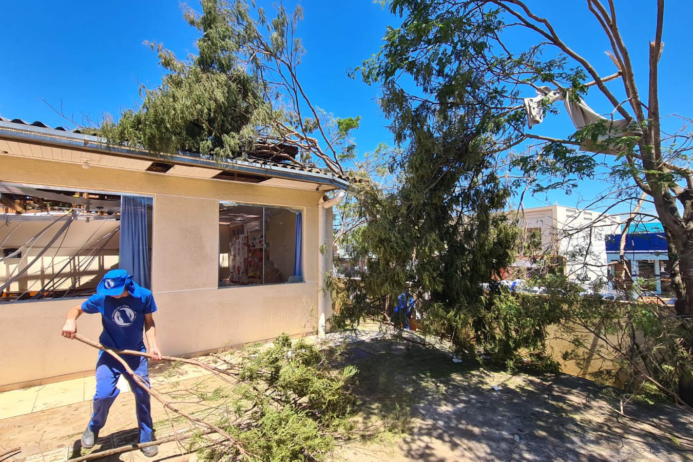 Presos concluem limpeza e reparos em pr&eacute;dios p&uacute;blicos de Rio Bonito do Igua&ccedil;u