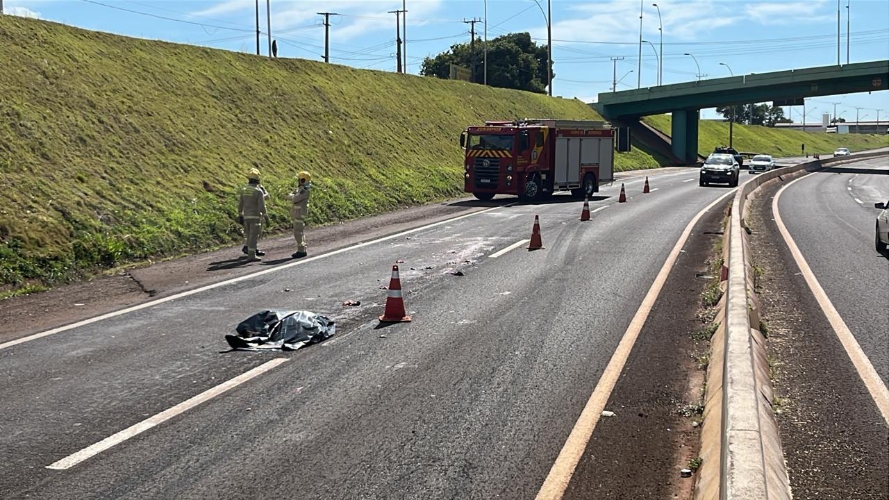 Homem morre ap&oacute;s ser atropelado ao tentar cruzar a PRc-467, em Cascavel