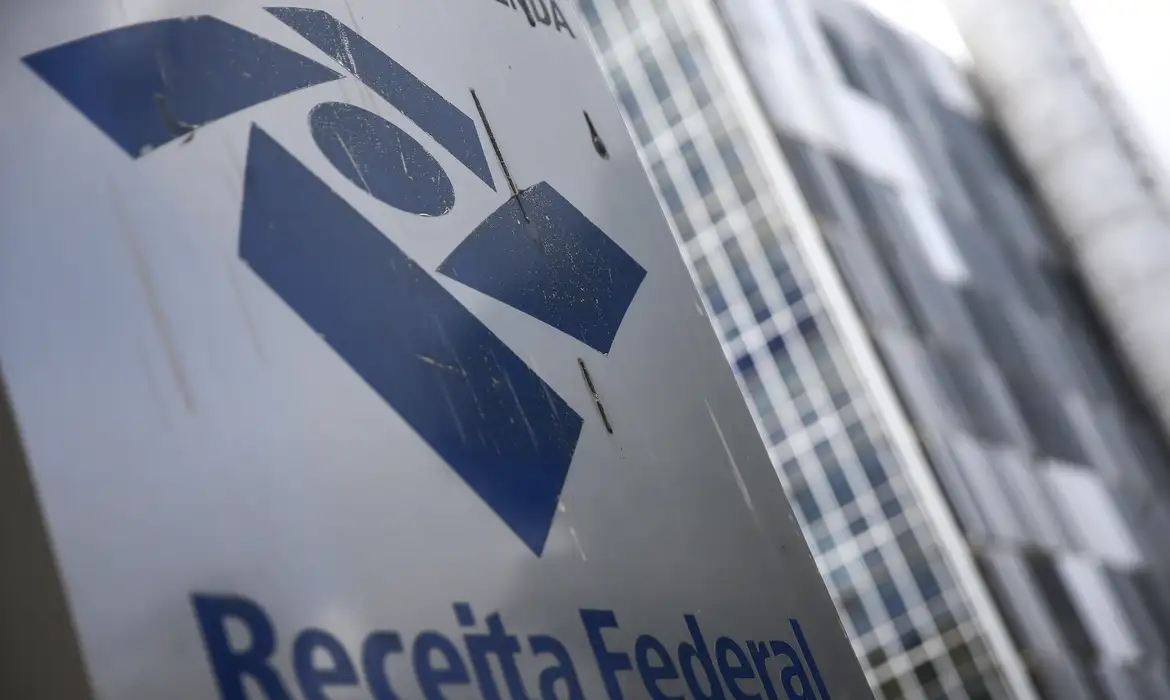 Receita alerta para falsas cobran&ccedil;as com nome e CPF do contribuinte