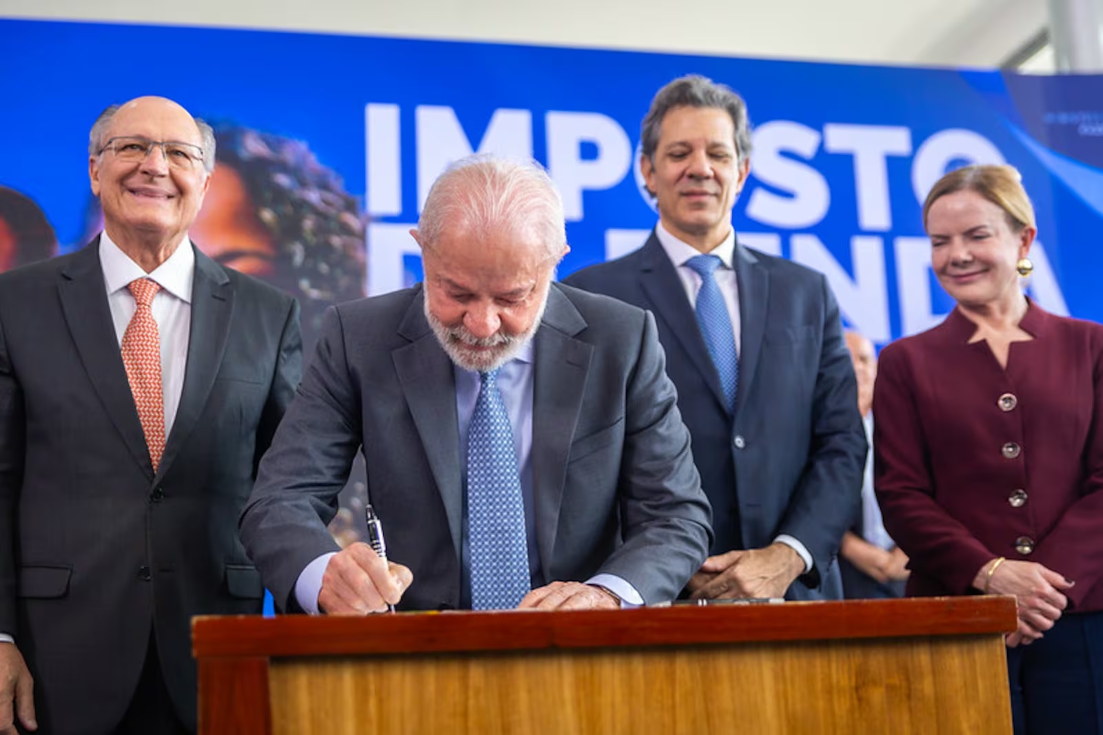 Lula sanciona isen&ccedil;&atilde;o no IR a quem ganha at&eacute; R$ 5.000; mudan&ccedil;a vale a partir de 2026