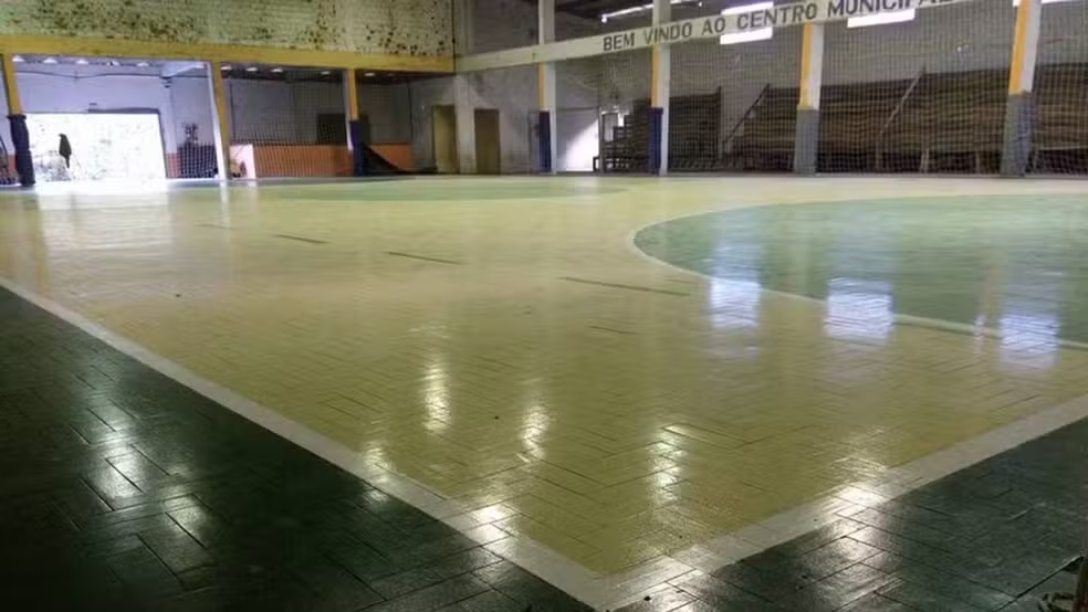 Jovem morre e diretor de esportes &eacute; baleado em ataque a tiros durante partida de futsal no interior do RS