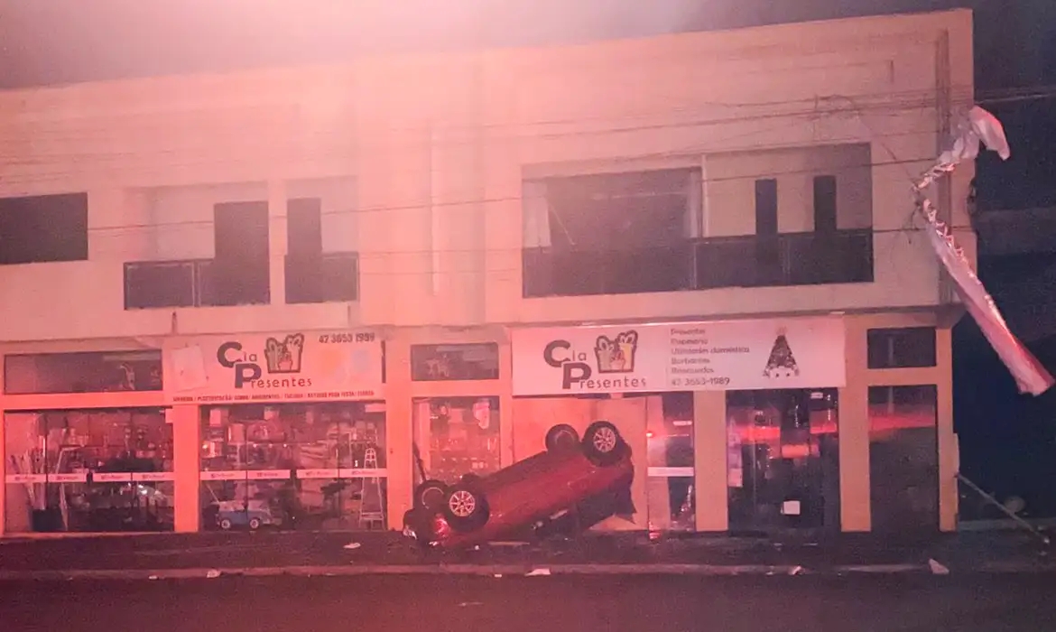 Tornados s&atilde;o fen&ocirc;menos r&aacute;pidos e dif&iacute;ceis de prever, diz Inmet