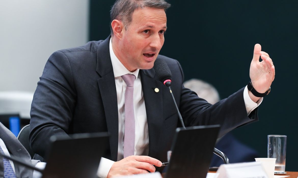 Hugo Motta anuncia Derrite como relator do Marco Legal do Combate ao Crime