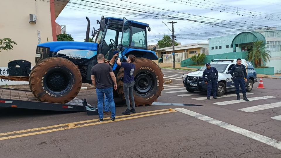 Trator furtado em fazenda de Ouro Verde do Oeste &eacute; recuperado em rodovia de Toledo