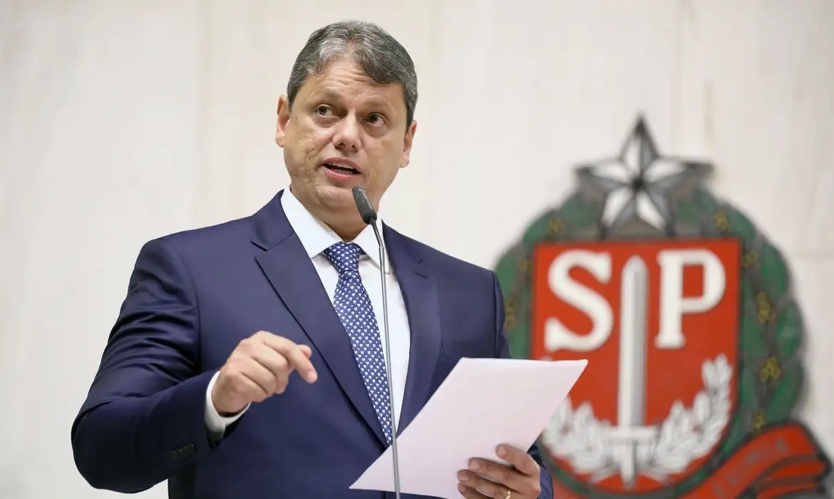 Tarc&iacute;sio volta a nacionalizar discurso e alfineta Lula