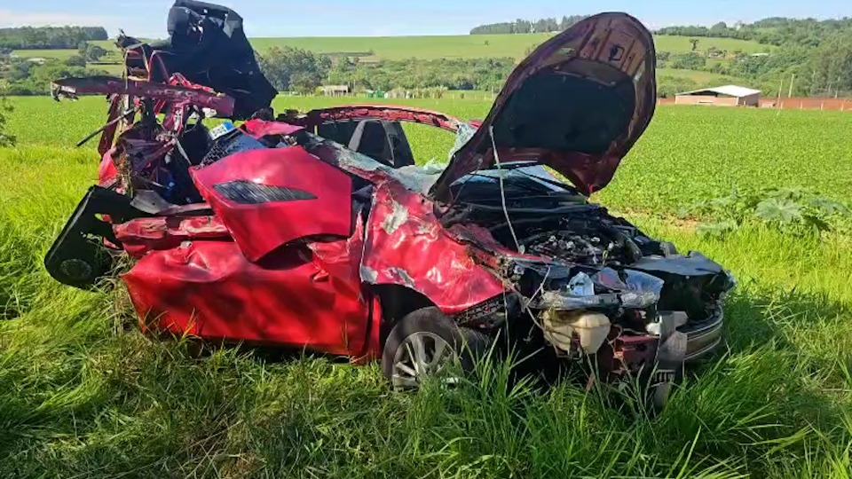 Mulher fica ferida ap&oacute;s capotamento na BR-163, em Toledo