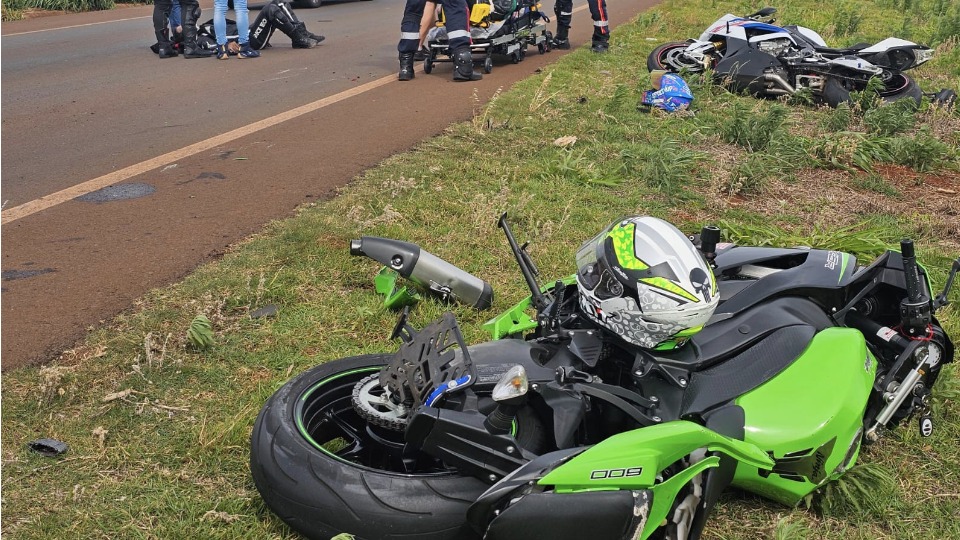 Acidente entre tr&ecirc;s motos esportivas na BR-163 entre Toledo e Marechal